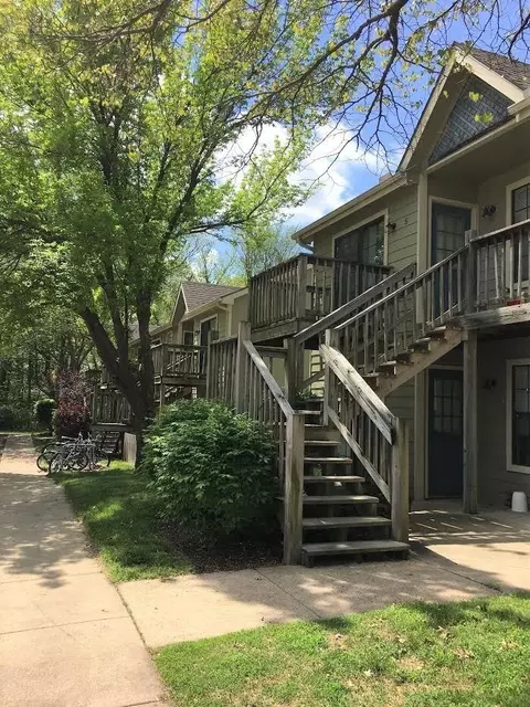 230 Mount Hope Ct, Lawrence, KS 66044