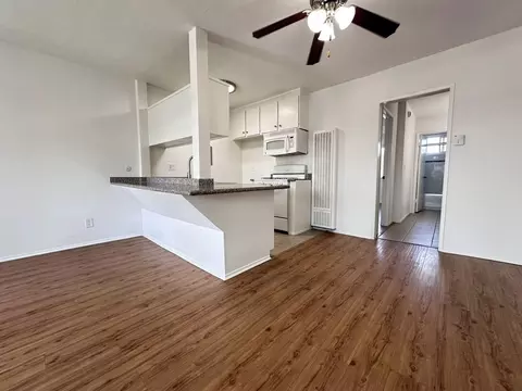 15925 Victory Blvd, Los Angeles, CA 91406 photo 5