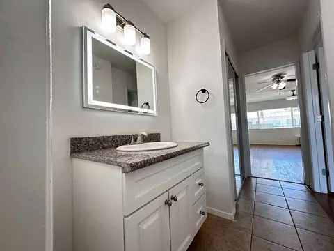 15925 Victory Blvd, Los Angeles, CA 91406 photo 13
