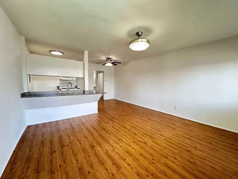 15925 Victory Blvd, Los Angeles, CA 91406 photo 4