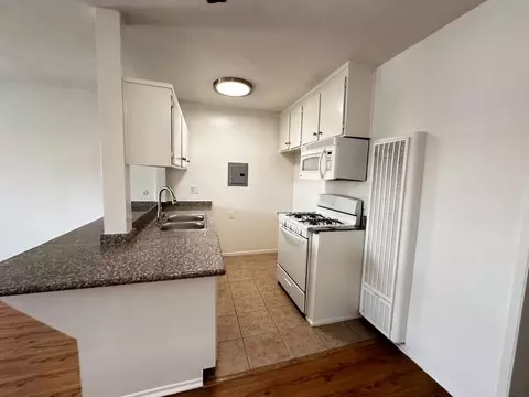 15925 Victory Blvd, Los Angeles, CA 91406 photo 6