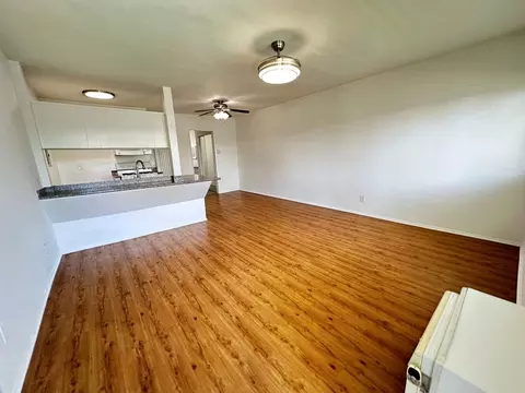 15925 Victory Blvd, Los Angeles, CA 91406 photo 3