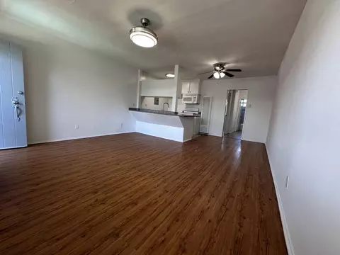 15925 Victory Blvd, Los Angeles, CA 91406 photo 2