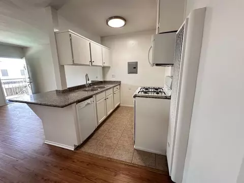 15925 Victory Blvd, Los Angeles, CA 91406 photo 7