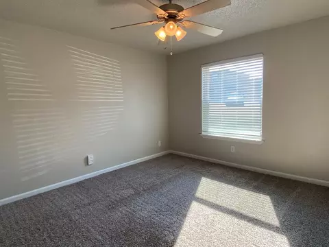 633 W Vandament Ave, Yukon, OK 73099