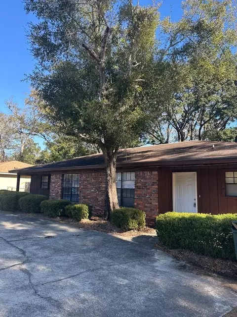 2857 Mission Rd, Tallahassee, FL 32304