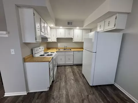 2501 E 50th St, Davenport, IA 52807
