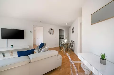 E 96th St, New York, NY 10128