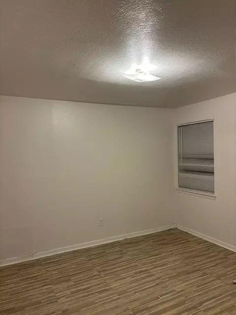 120 W Pleasant Run Rd, Desoto, TX 75115