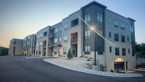 880 N Main St, Oregon, WI 53575