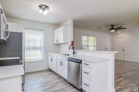 604 E Sunset St, Springfield, MO 65807