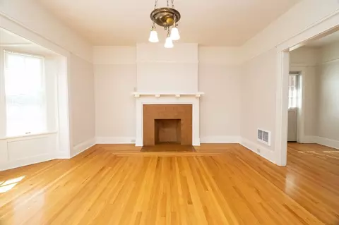 117 NW Trinity Pl, Portland, OR 97209