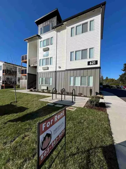 621 Plymouth Dr NE, Keizer, OR 97303