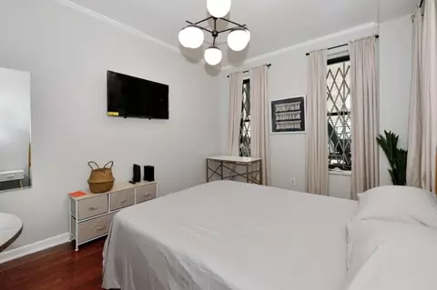 200 E 11th St, New York, NY 10003
