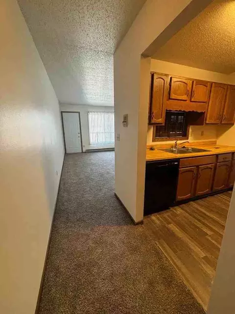 1612 E Gateway Cir S, Fargo, ND 58103