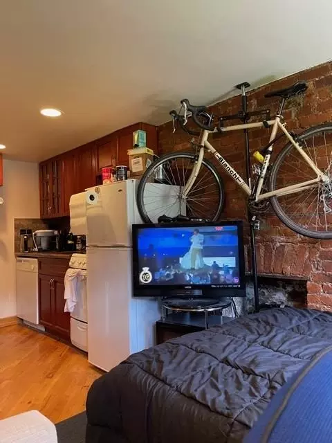126 E 7th St, New York, NY 10009