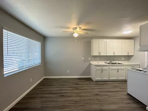 150 Gateway Ct, Stockton, CA 95207