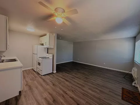 150 Gateway Ct, Stockton, CA 95207