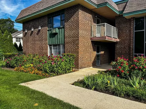 444 S Spring Rd, Elmhurst, IL 60126