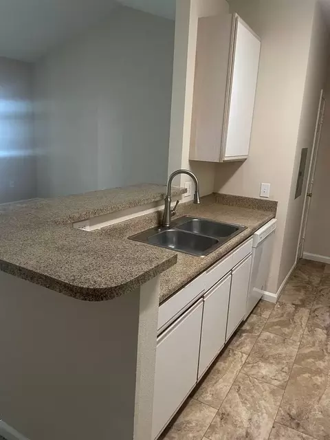 Hillsborough Dr, Omaha, NE 68164