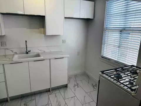 229 W 6th St, Long Beach, CA 90802
