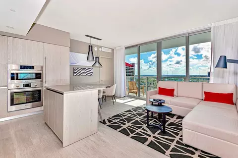 S Ocean Dr, Hollywood, FL 33019