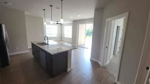 880 N Main St, Oregon, WI 53575