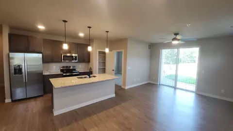 880 N Main St, Oregon, WI 53575