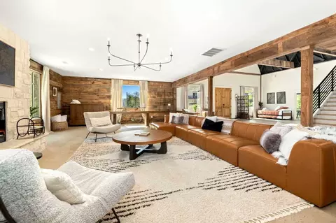 E Mcnelly Rd, Bentonville, AR 72712