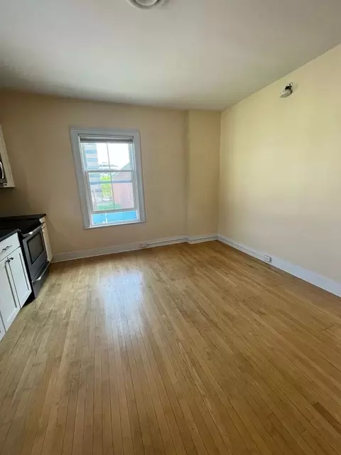33 Pine St, Burlington, VT 05401