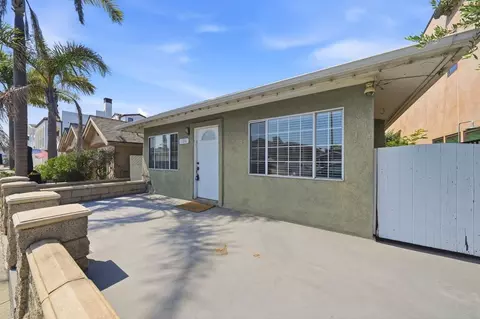 126 E Balboa Blvd, Newport Beach, CA 92661