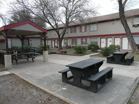 8438 Quail Creek Dr, San Antonio, TX 78218