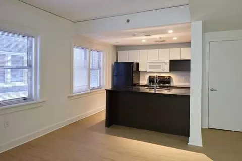 3560 Broadway Blvd, Kansas City, MO 64111