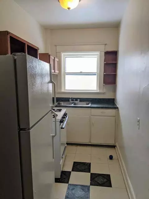 1382 S 1st St, Louisville, KY 40208