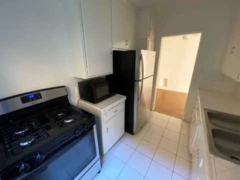 8017 Selma Ave, Los Angeles, CA 90046
