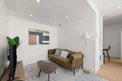 200 E 11th St, New York, NY 10003