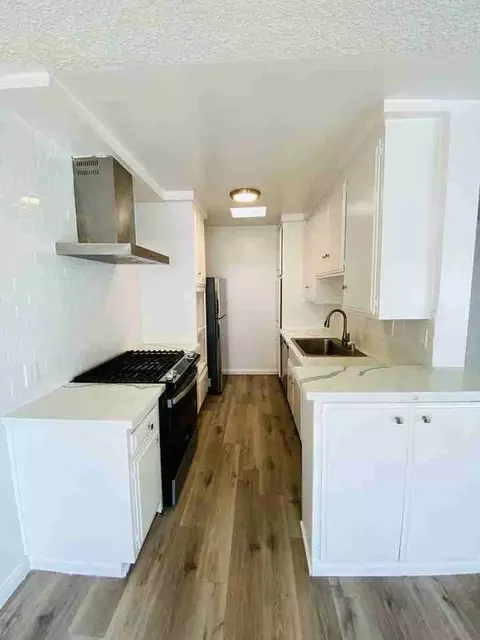 7010 Lanewood Ave, Los Angeles, CA 90028
