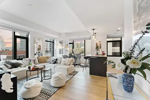 85 Myrtle St, Boston, MA 02114