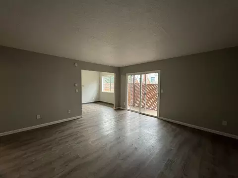15220 SE Stark St, Portland, OR 97233