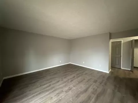 15220 SE Stark St, Portland, OR 97233