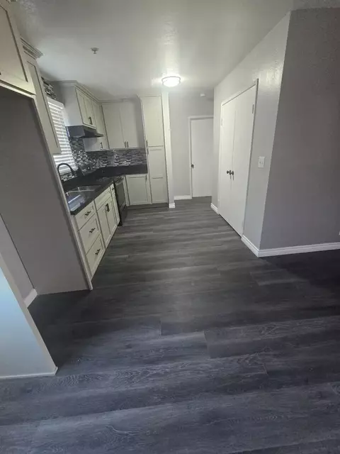 421 E 16th St, Santa Ana, CA 92701