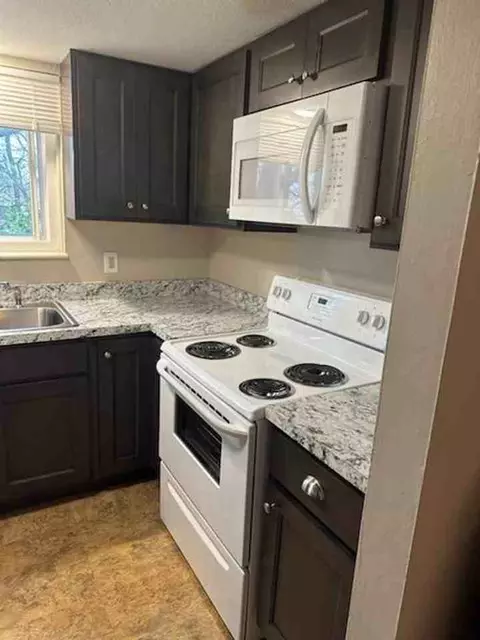 120 Riverside Ct, Elyria, OH 44035