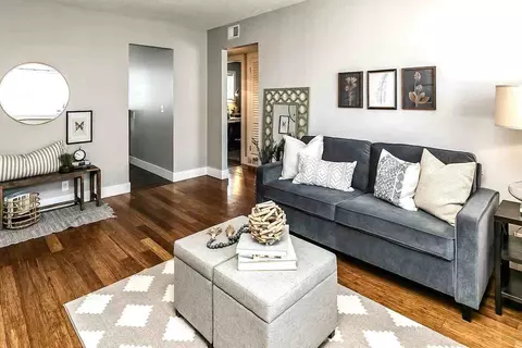3070 Mason St, Omaha, NE 68105