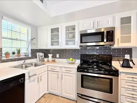301 Seacrest Dr, Largo, FL 33771