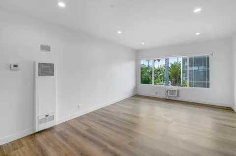 7941 Selma Ave, Los Angeles, CA 90046
