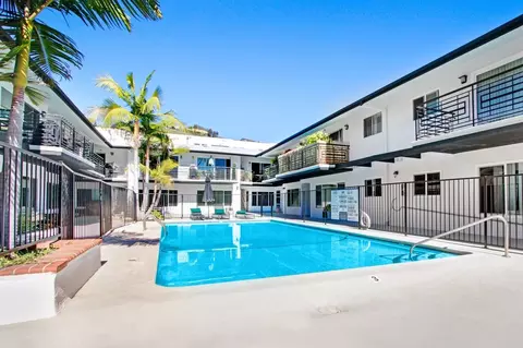 7941 Selma Ave, Los Angeles, CA 90046