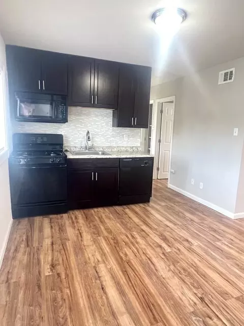 9032 Gravois View Ct, Affton, MO 63123