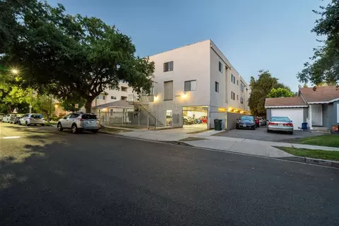 2250 N Fairview St, Burbank, CA 91504