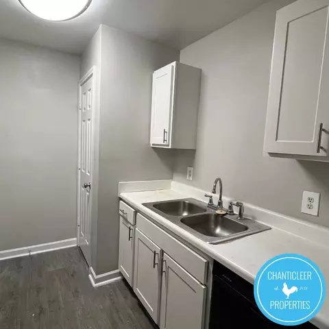 1041 W Barton St, Greensboro, NC 27407