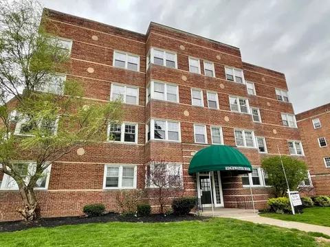 12021 Edgewater Dr, Lakewood, OH 44107